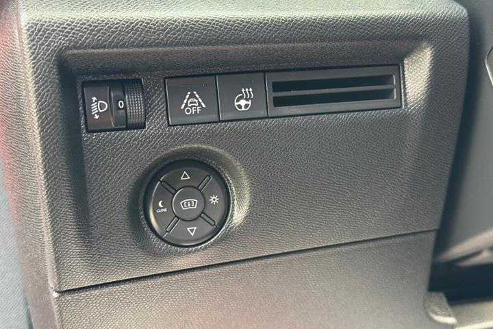 Rød Citroën C4 fra 2021