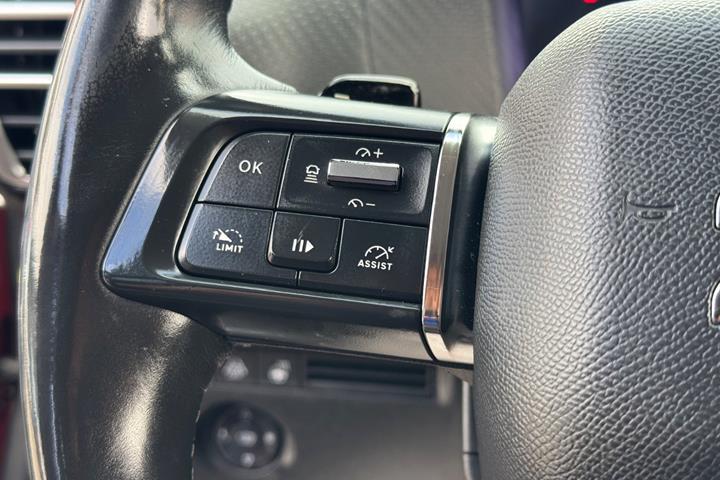 Rød Citroën C4 fra 2021
