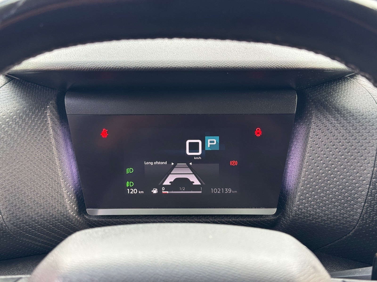 Rød Citroën C4 fra 2021