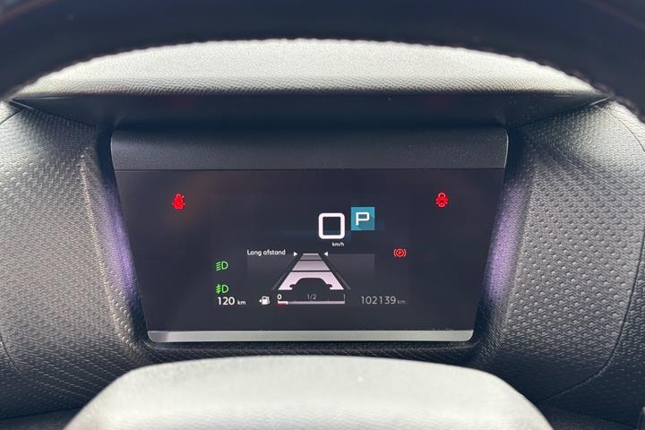 Rød Citroën C4 fra 2021