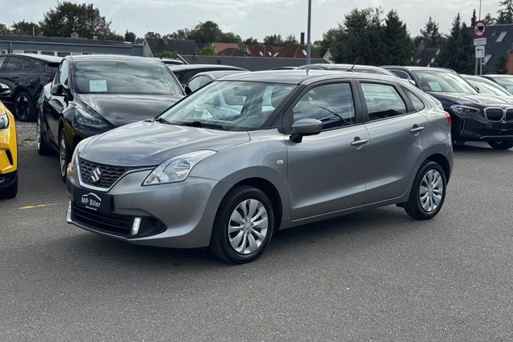 Grå Suzuki Baleno fra 2017