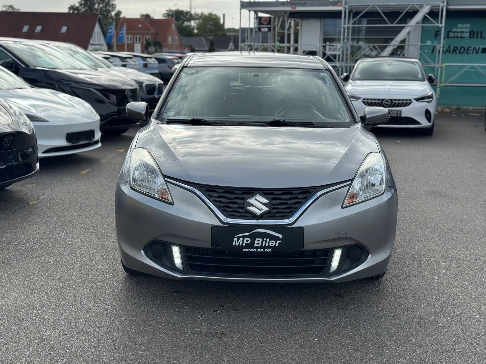 Grå Suzuki Baleno fra 2017