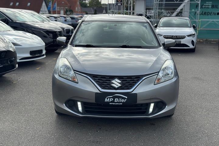 Grå Suzuki Baleno fra 2017