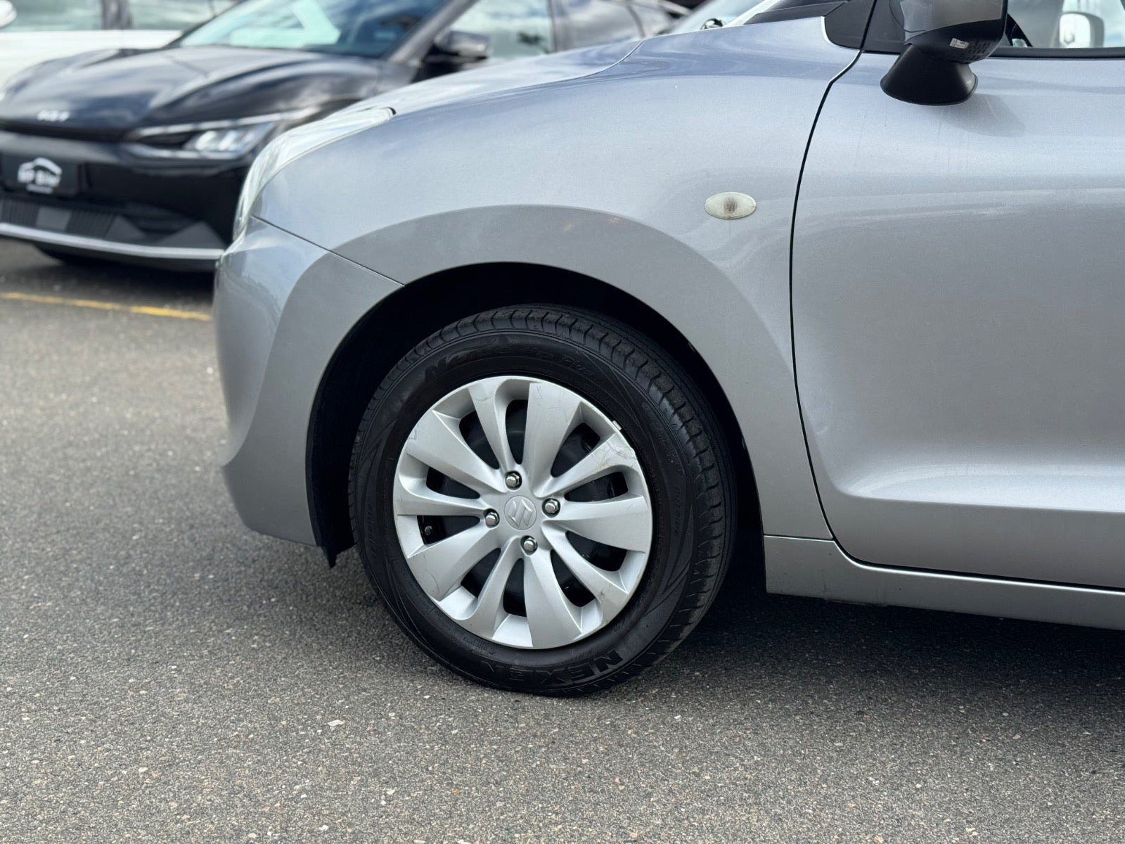 Grå Suzuki Baleno fra 2017