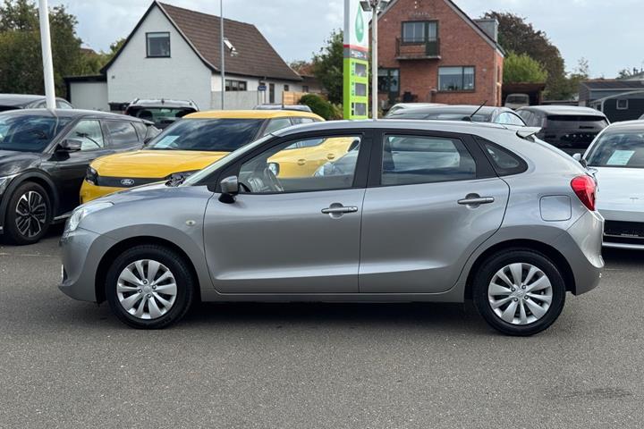 Grå Suzuki Baleno fra 2017