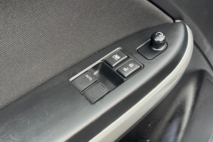 Grå Suzuki Baleno fra 2017
