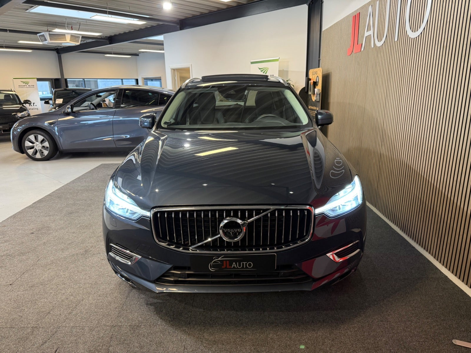 Blå Volvo XC60 fra 2021