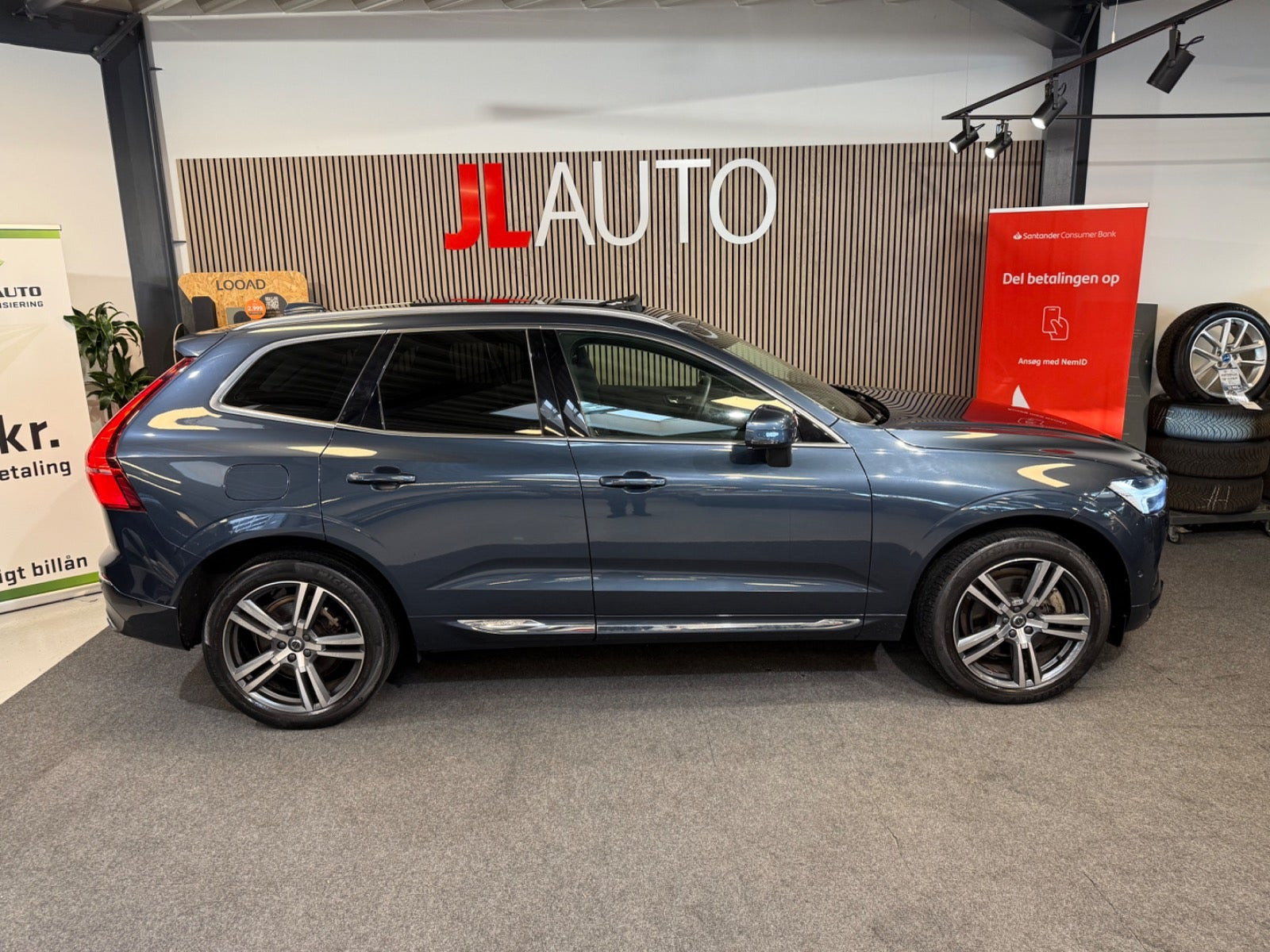 Blå Volvo XC60 fra 2021