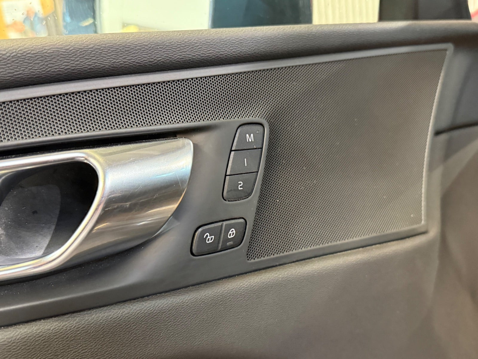 Blå Volvo XC60 fra 2021