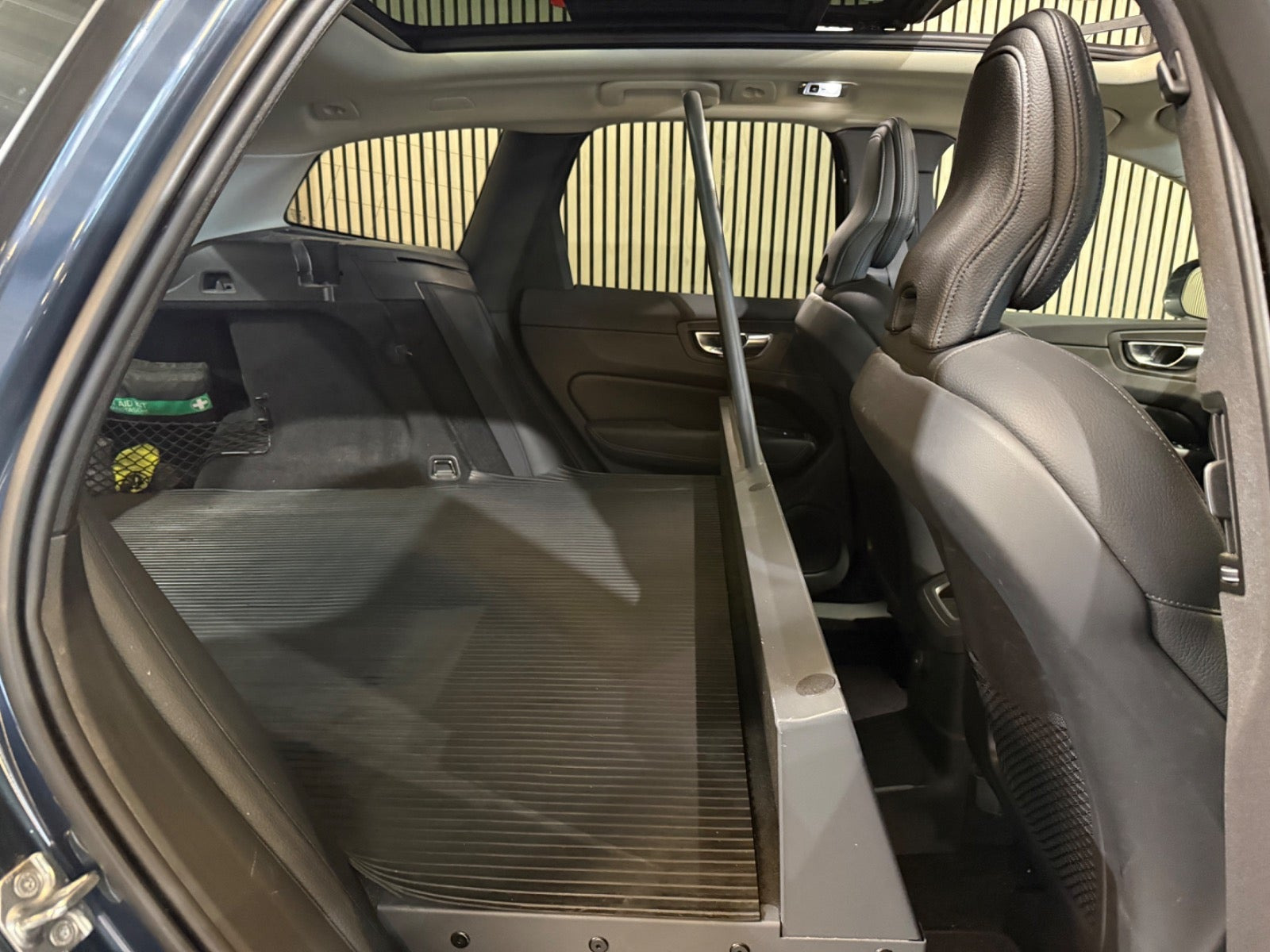 Blå Volvo XC60 fra 2021