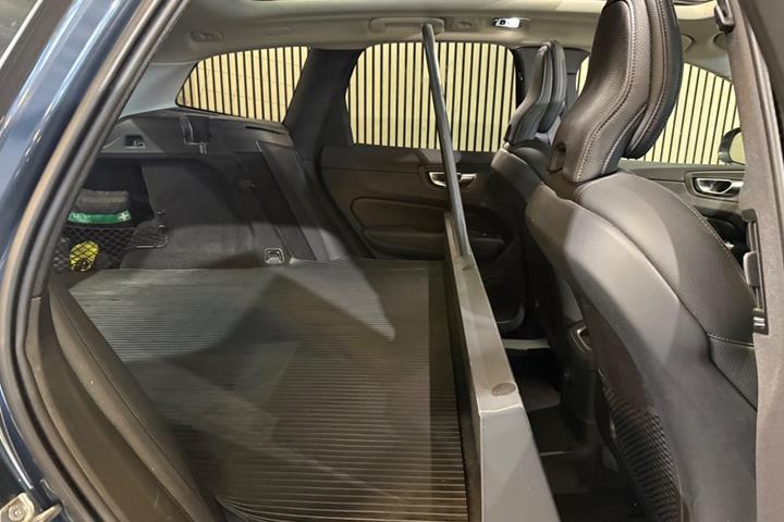 Blå Volvo XC60 fra 2021