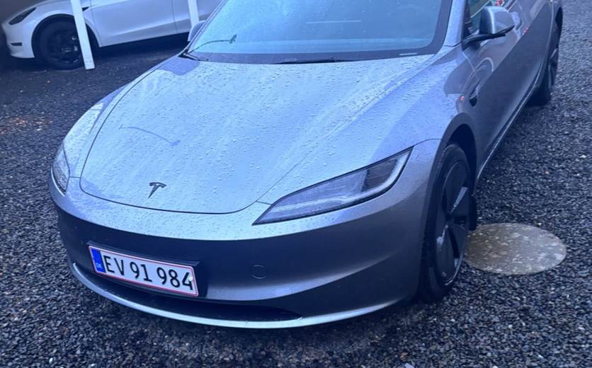 Tesla Model 3 Premium Long Range RWD