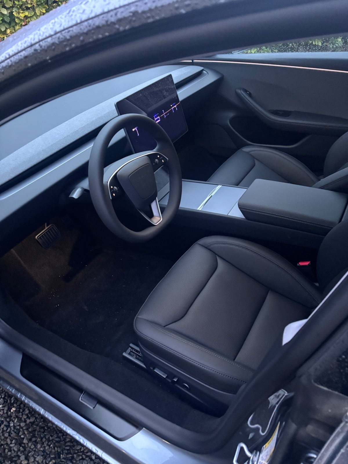 Grå Tesla Model 3 fra 2026