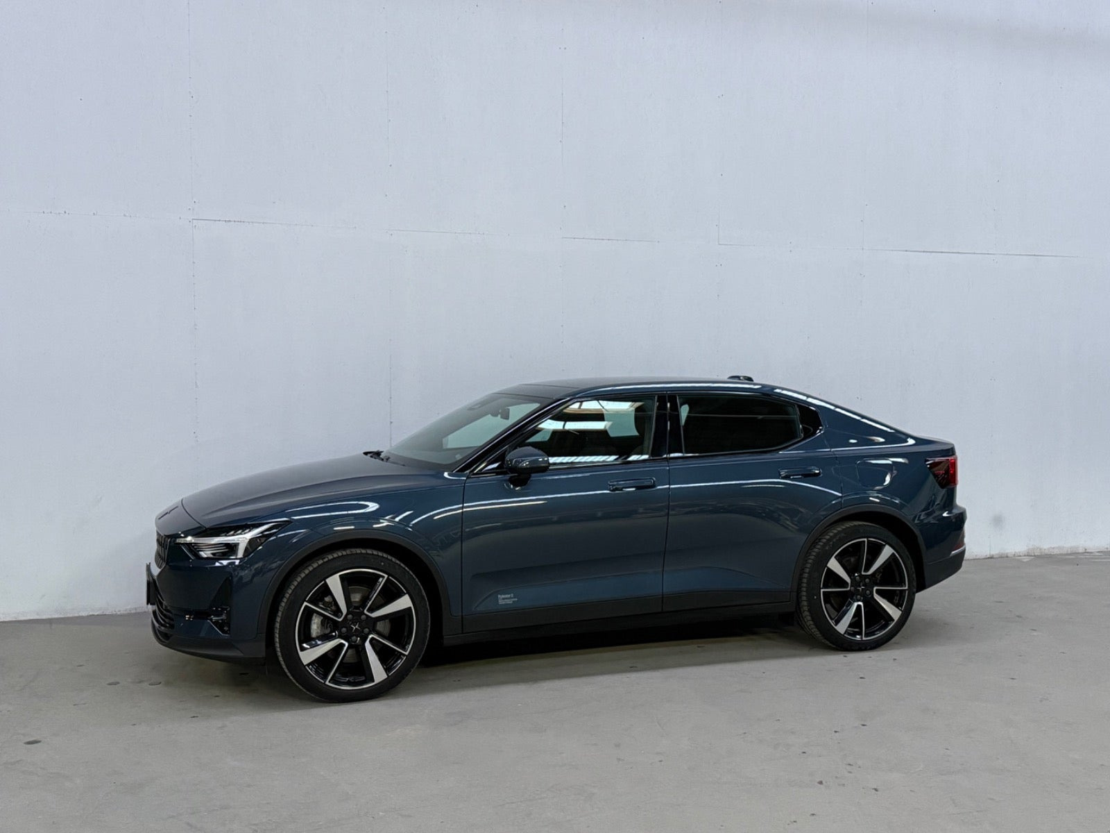 Blå Polestar 2 fra 2022