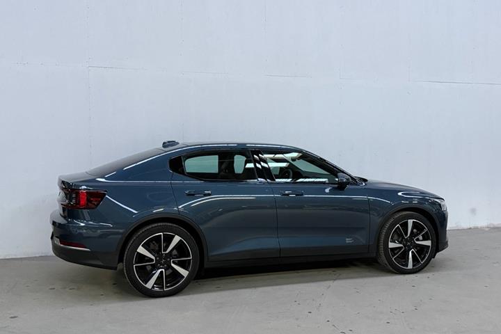 Blå Polestar 2 fra 2022