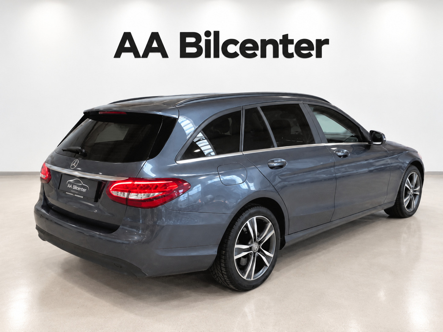 Grå Mercedes C200 d fra 2016