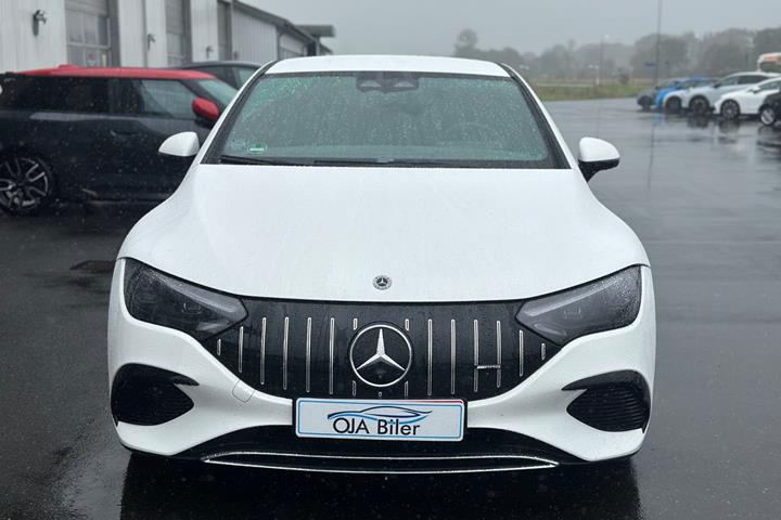 Hvid Mercedes EQE300 fra 2023