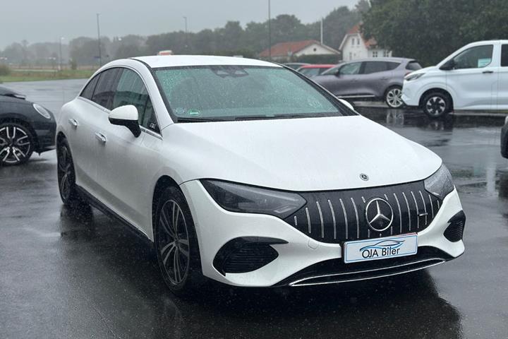Hvid Mercedes EQE300 fra 2023