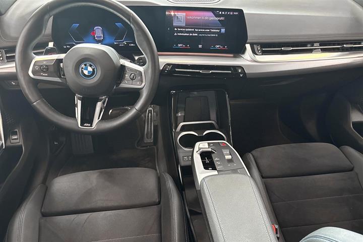 Sølv BMW iX1 fra 2023