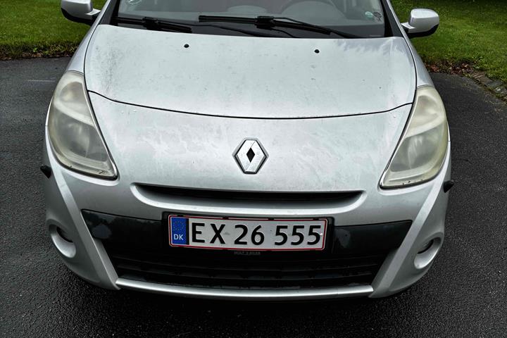 Sølv Renault Clio III fra 2009