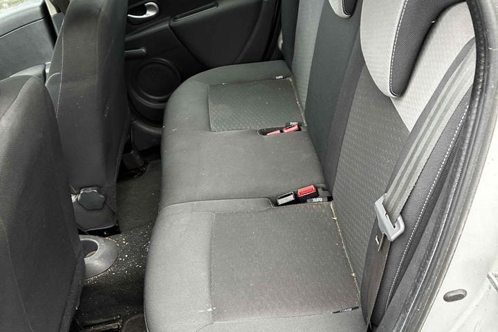 Sølv Renault Clio III fra 2009