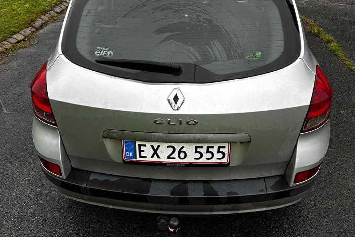 Sølv Renault Clio III fra 2009