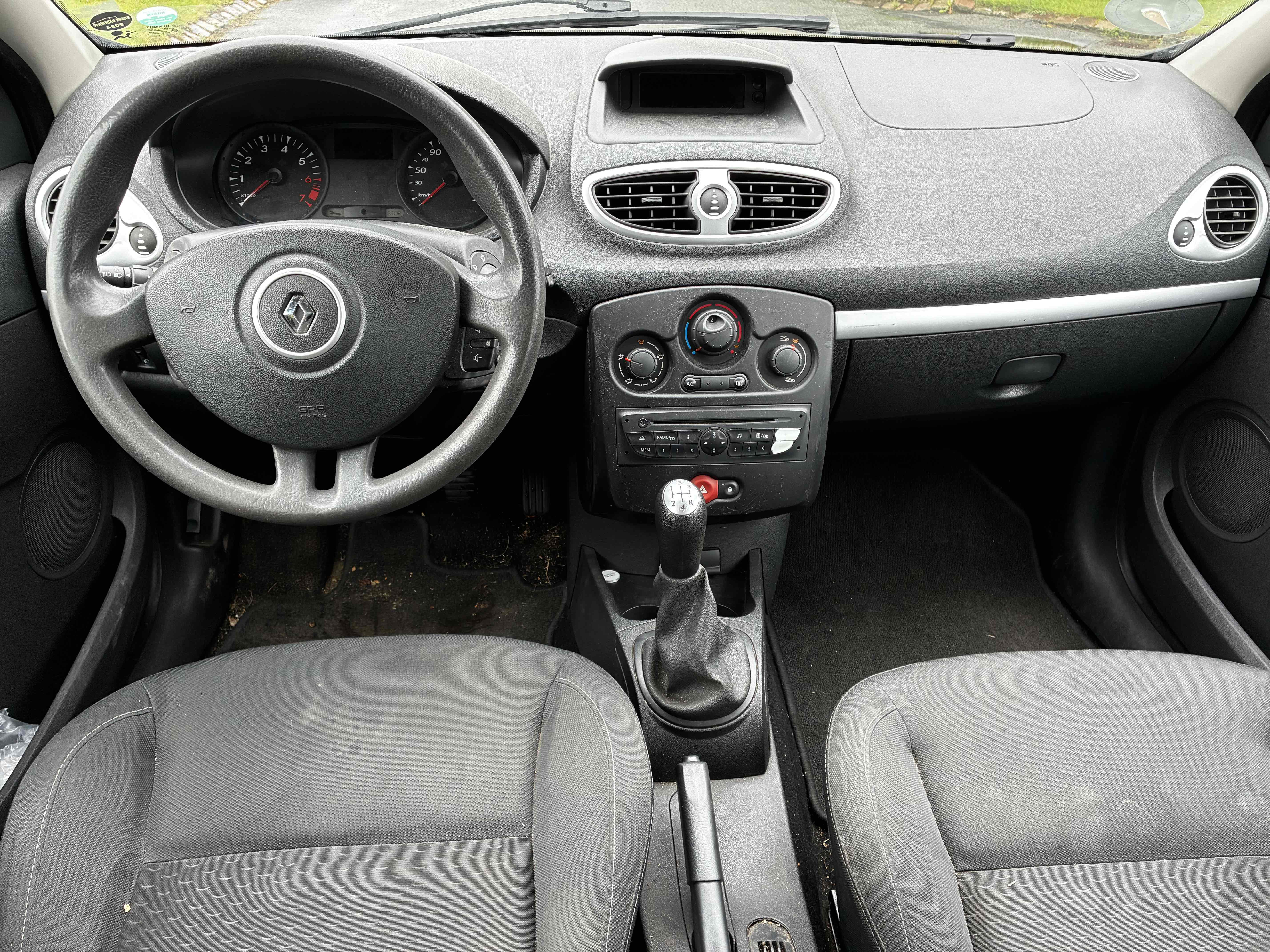Sølv Renault Clio III fra 2009