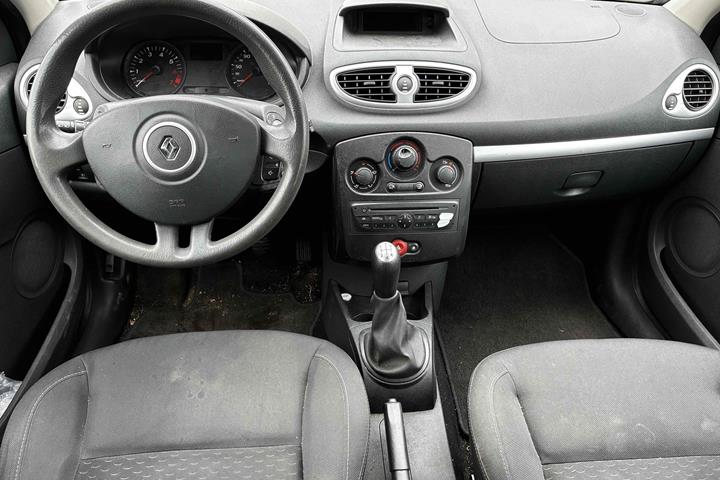 Sølv Renault Clio III fra 2009