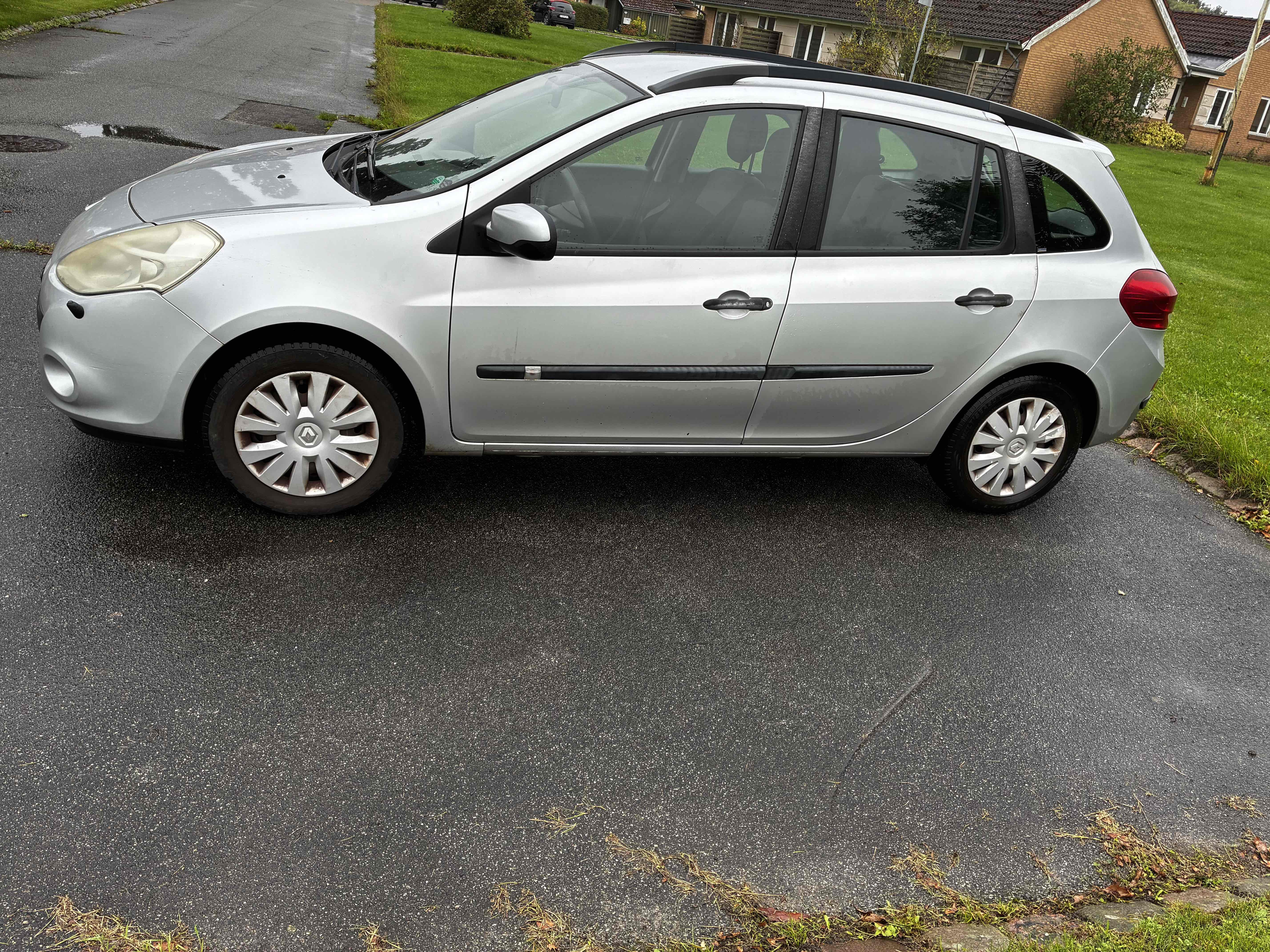 Sølv Renault Clio III fra 2009