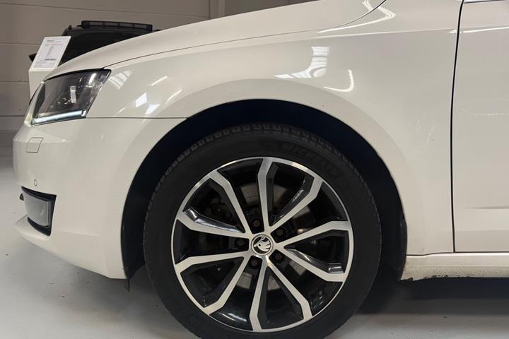 Grøn Skoda Octavia fra 2014