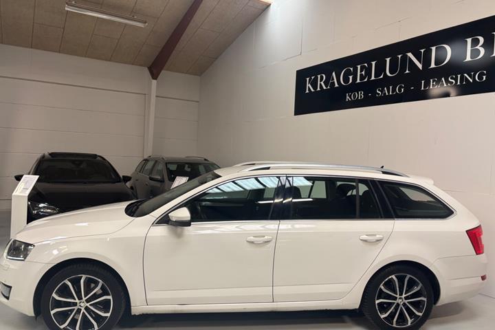 Grøn Skoda Octavia fra 2014