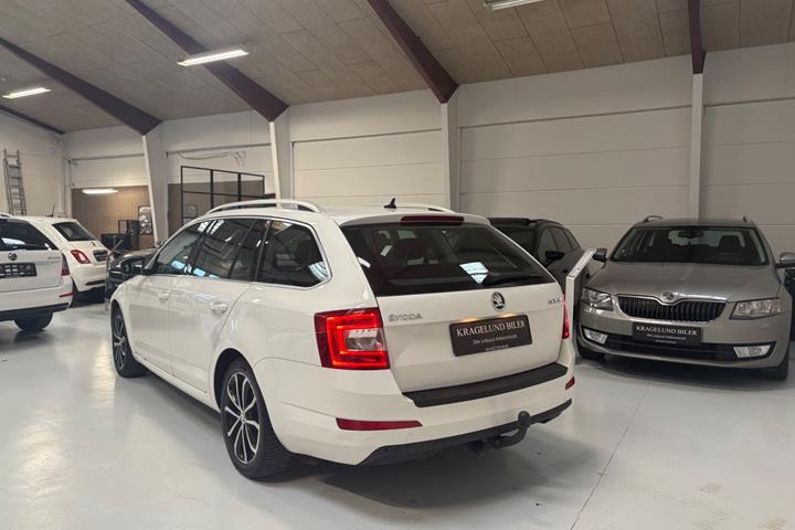 Grøn Skoda Octavia fra 2014
