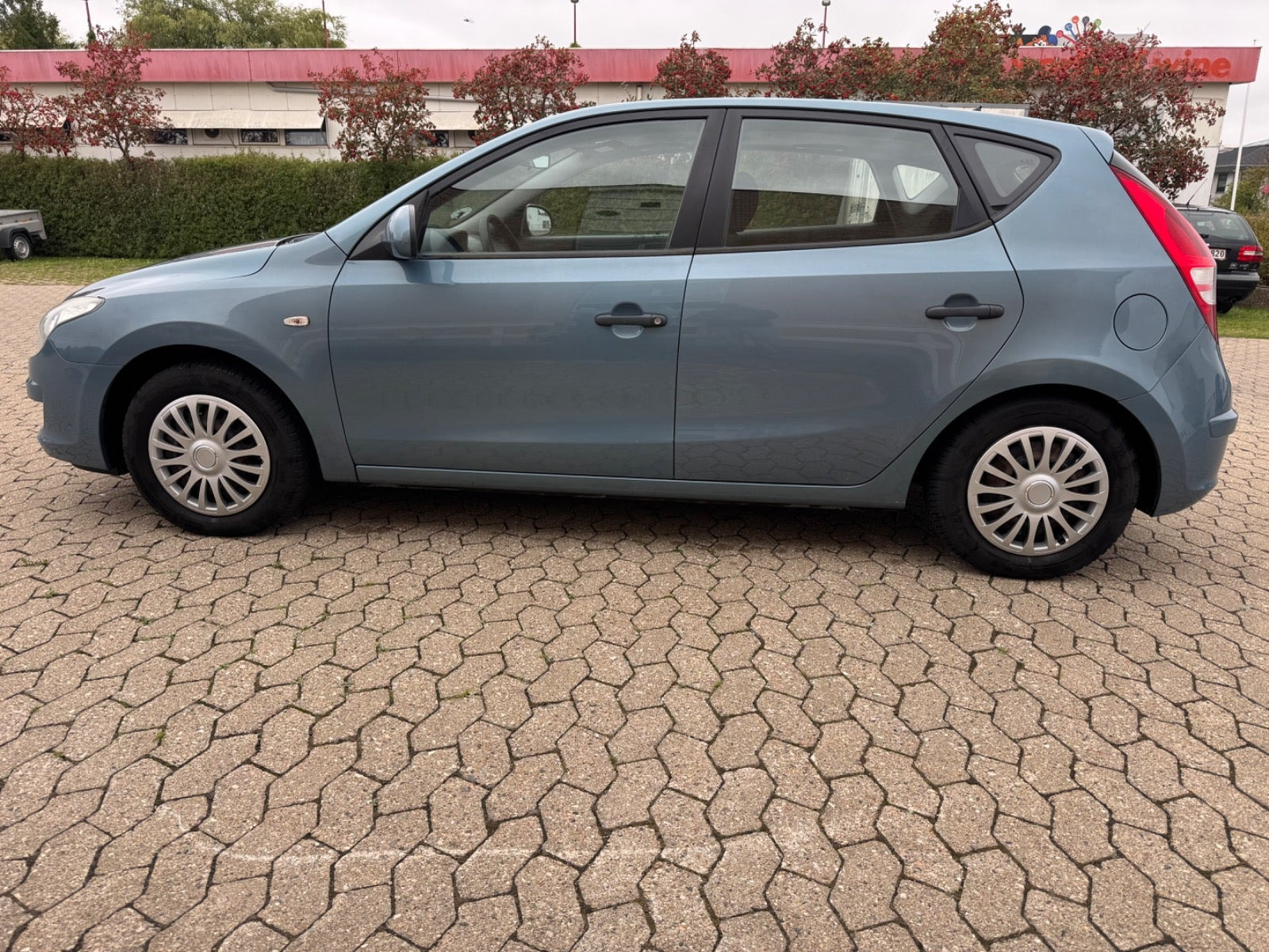 Rød Hyundai i30 fra 2009