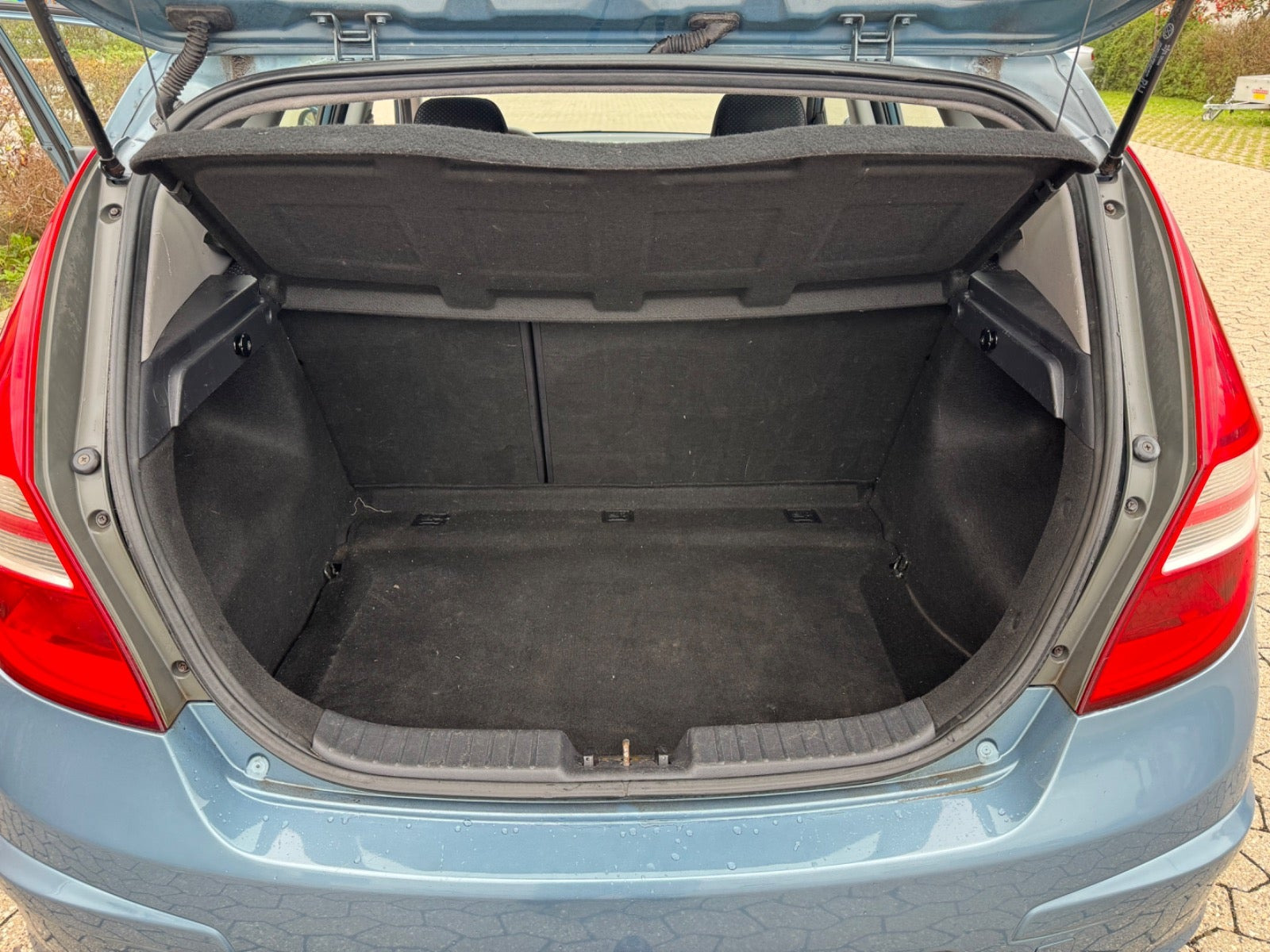 Rød Hyundai i30 fra 2009