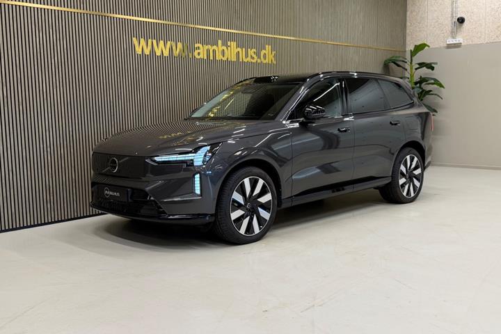 Grå Volvo EX90 fra 2025 set udefra