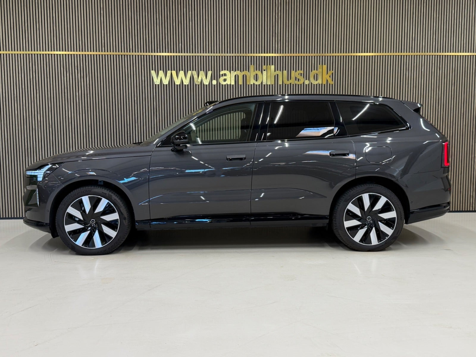 Grå Volvo EX90 fra 2025