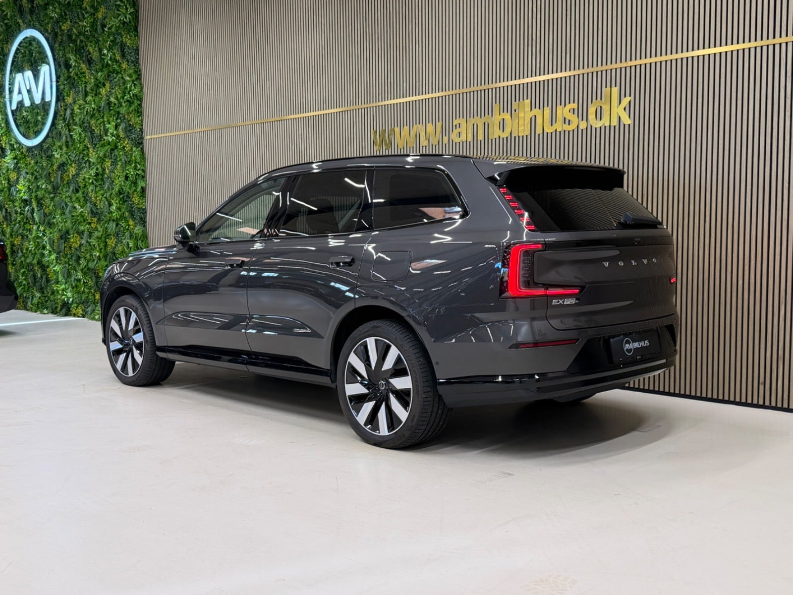 Grå Volvo EX90 fra 2025