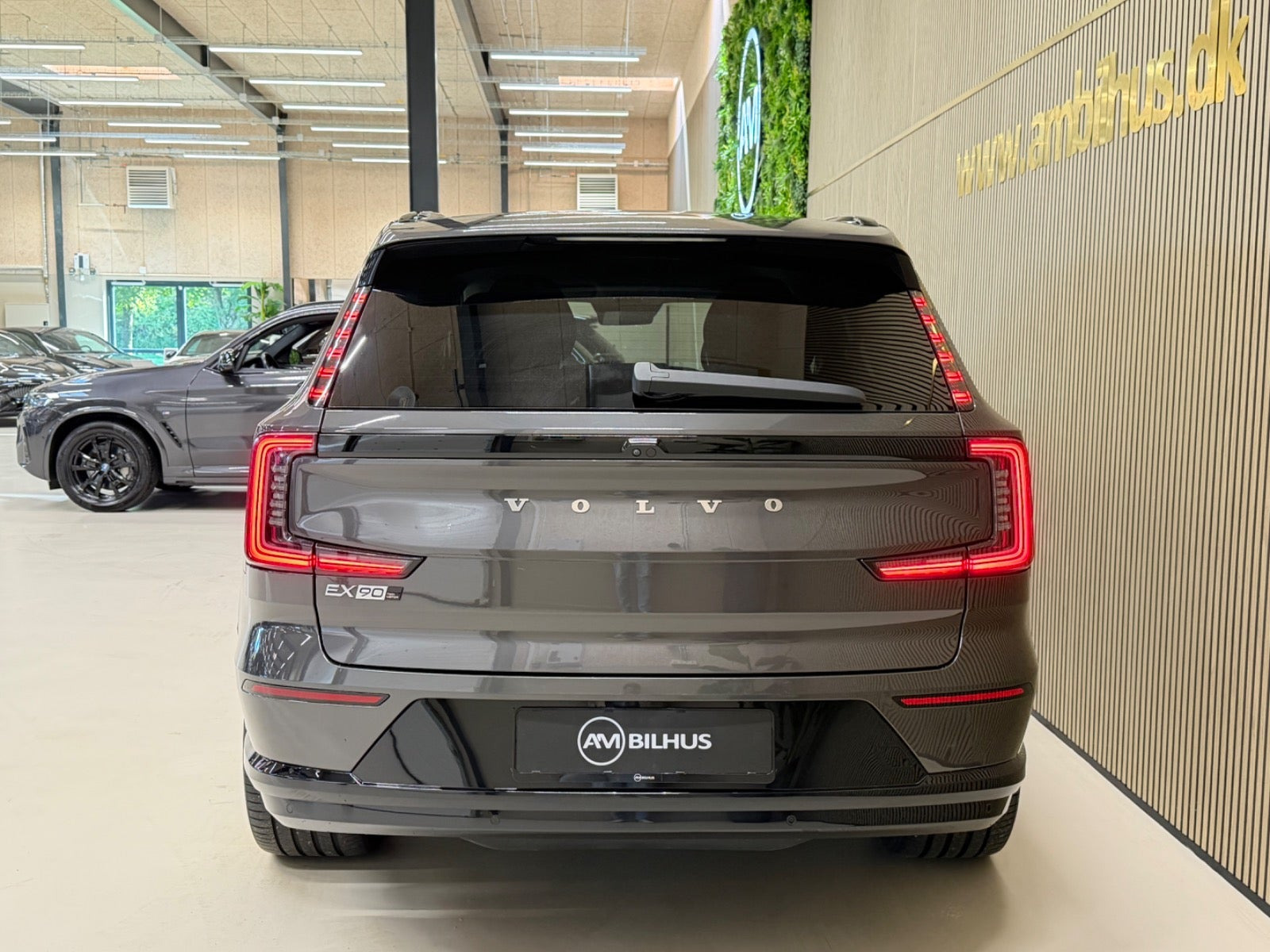 Grå Volvo EX90 fra 2025