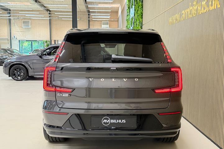 Grå Volvo EX90 fra 2025