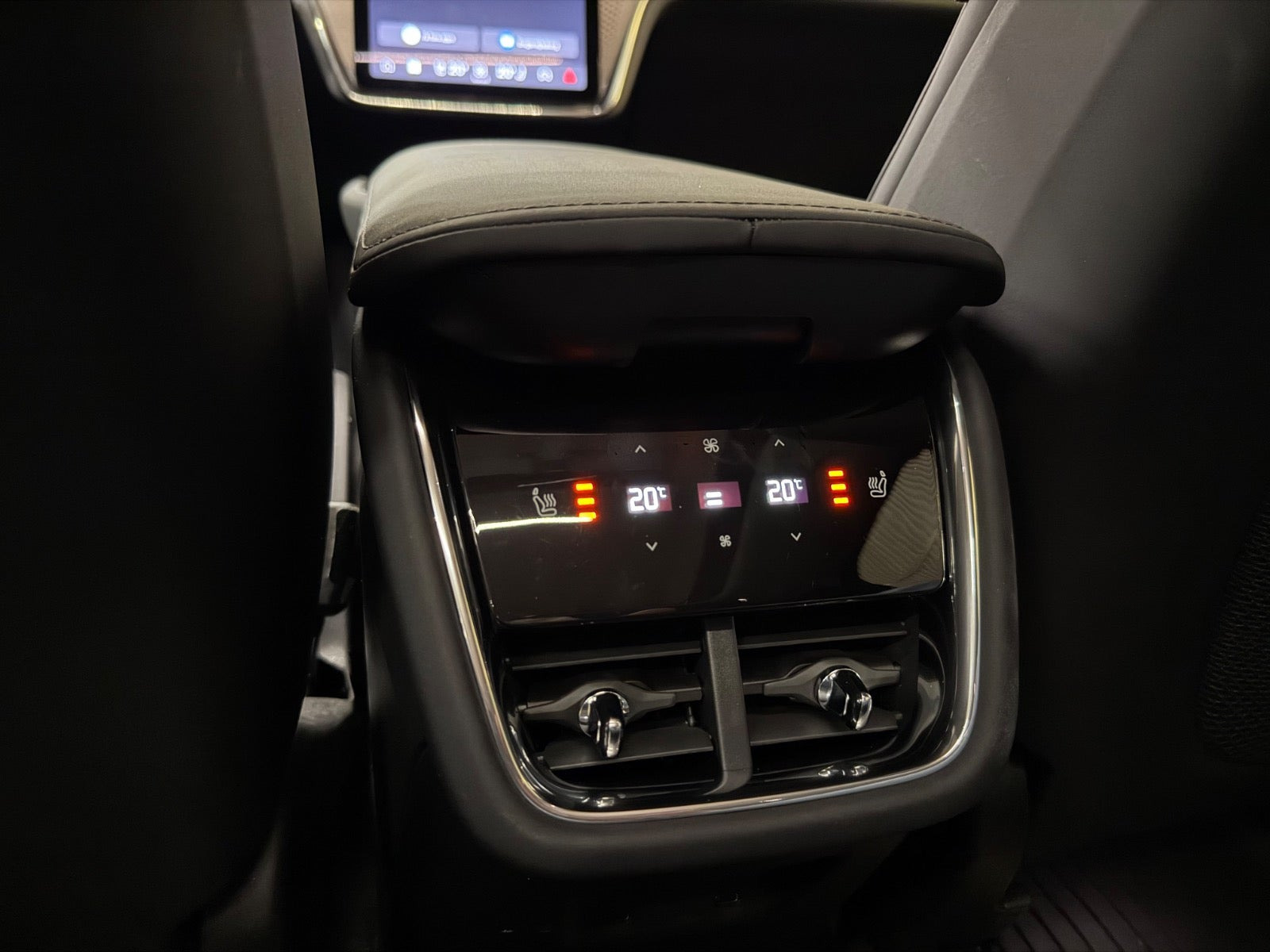 Grå Volvo EX90 fra 2025