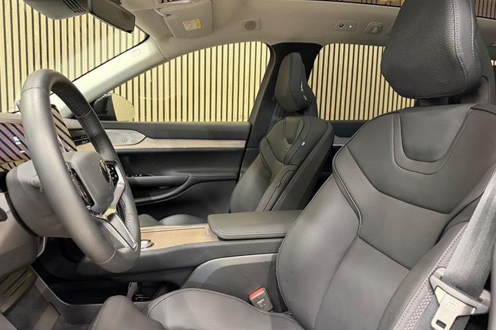 Grå Volvo EX90 fra 2025