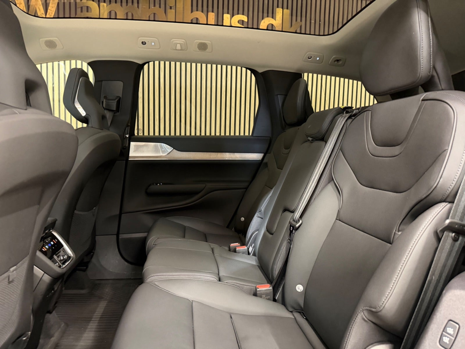 Grå Volvo EX90 fra 2025