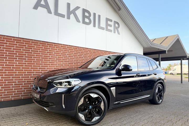 Blå BMW iX3 fra 2021