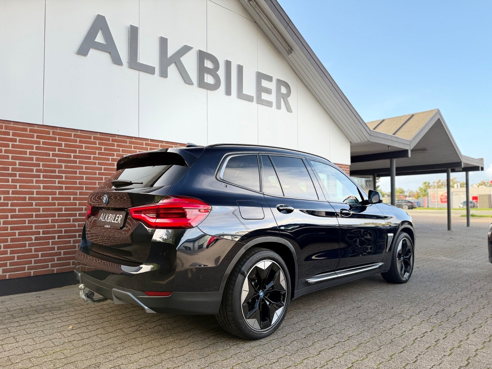 Blå BMW iX3 fra 2021