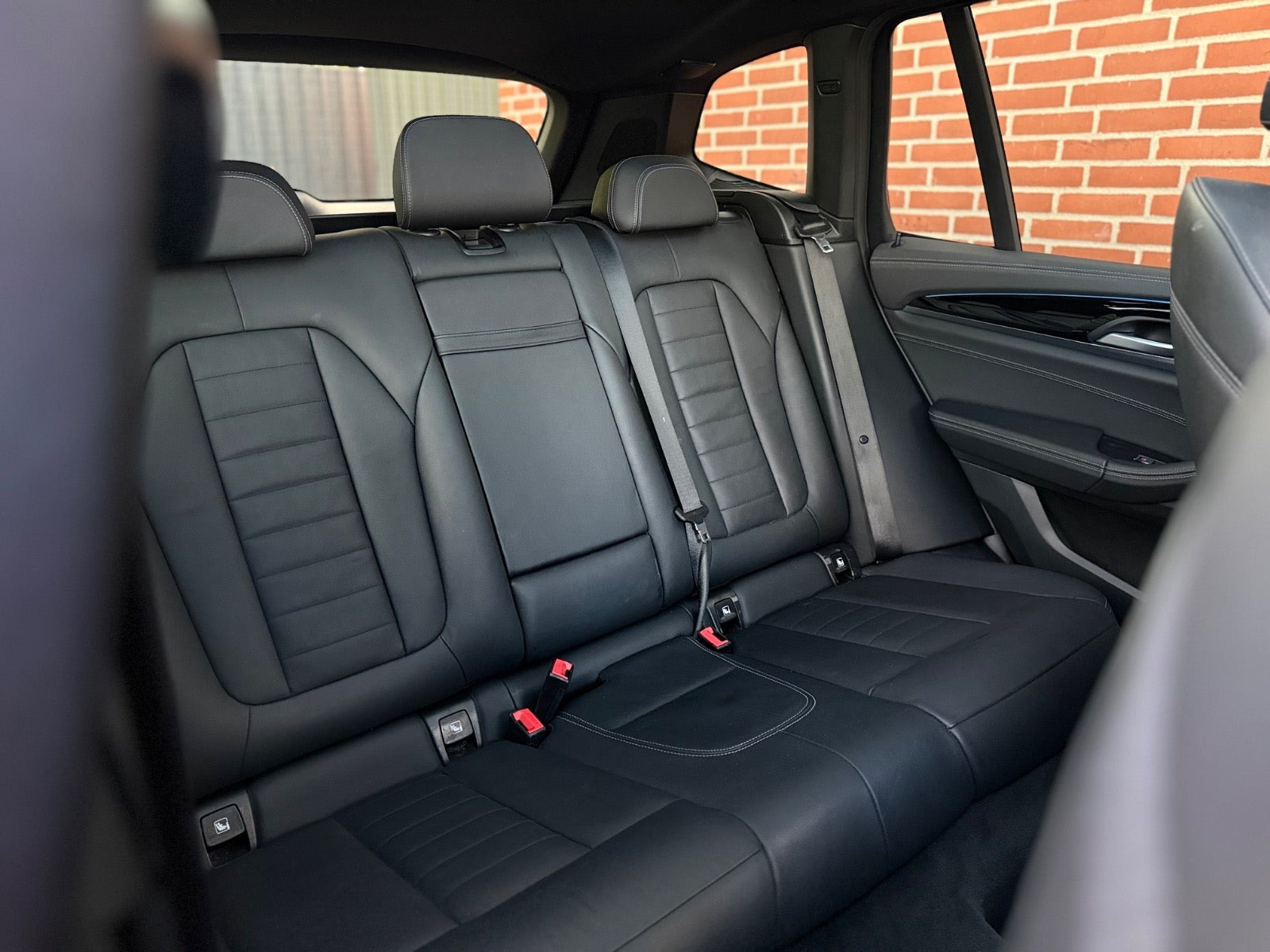 Blå BMW iX3 fra 2021