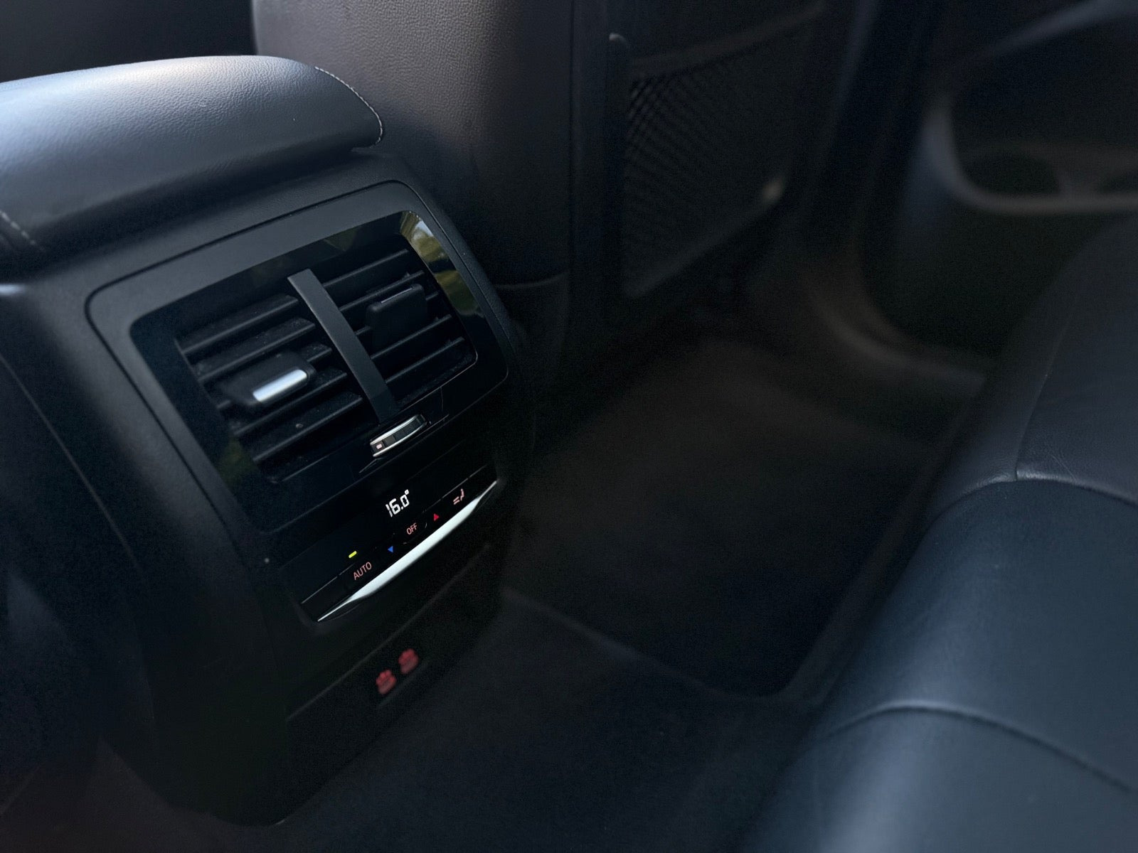 Blå BMW iX3 fra 2021