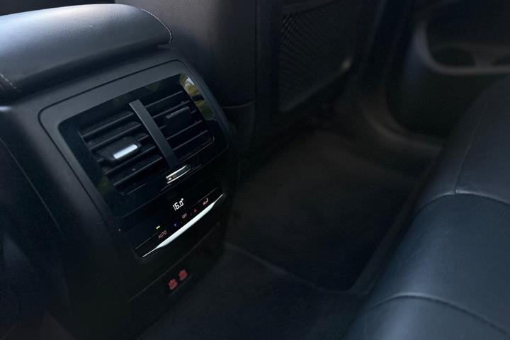 Blå BMW iX3 fra 2021