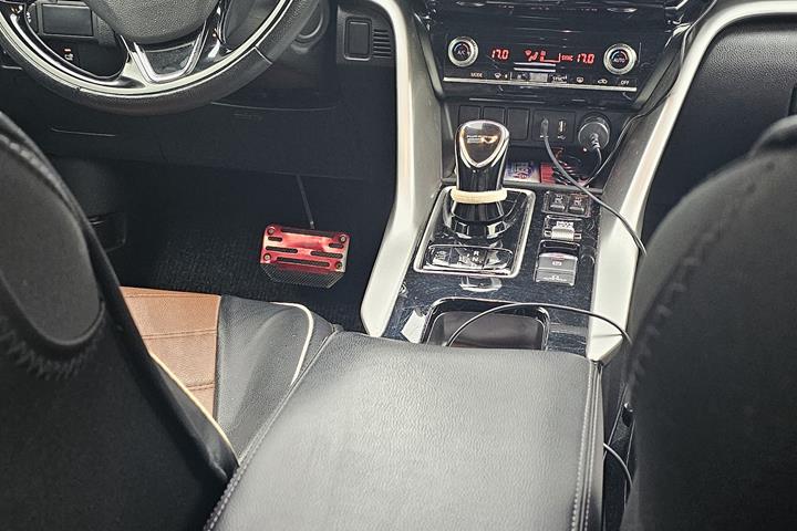 Brun Mitsubishi Eclipse Cross fra 2021