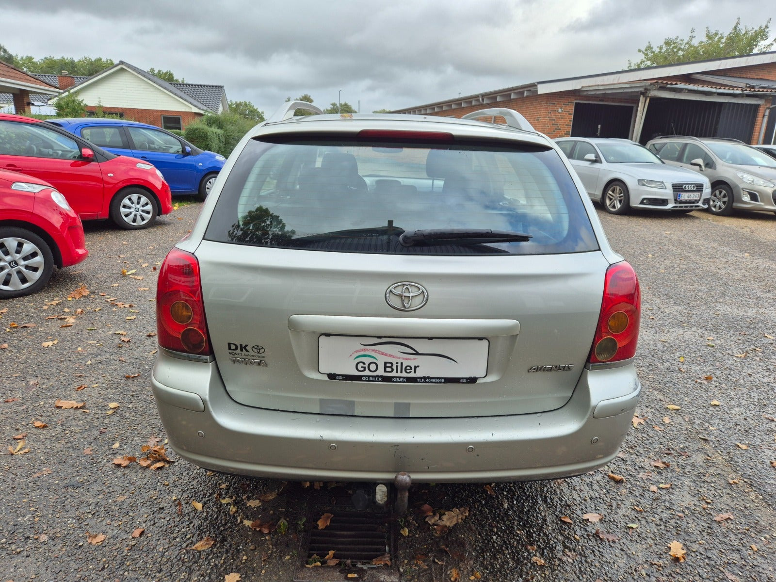 Grøn Toyota Avensis fra 2006
