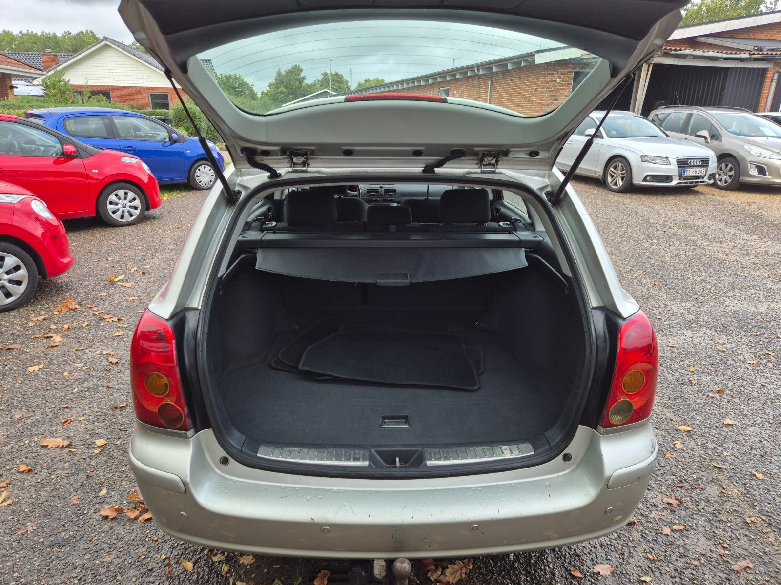 Grøn Toyota Avensis fra 2006